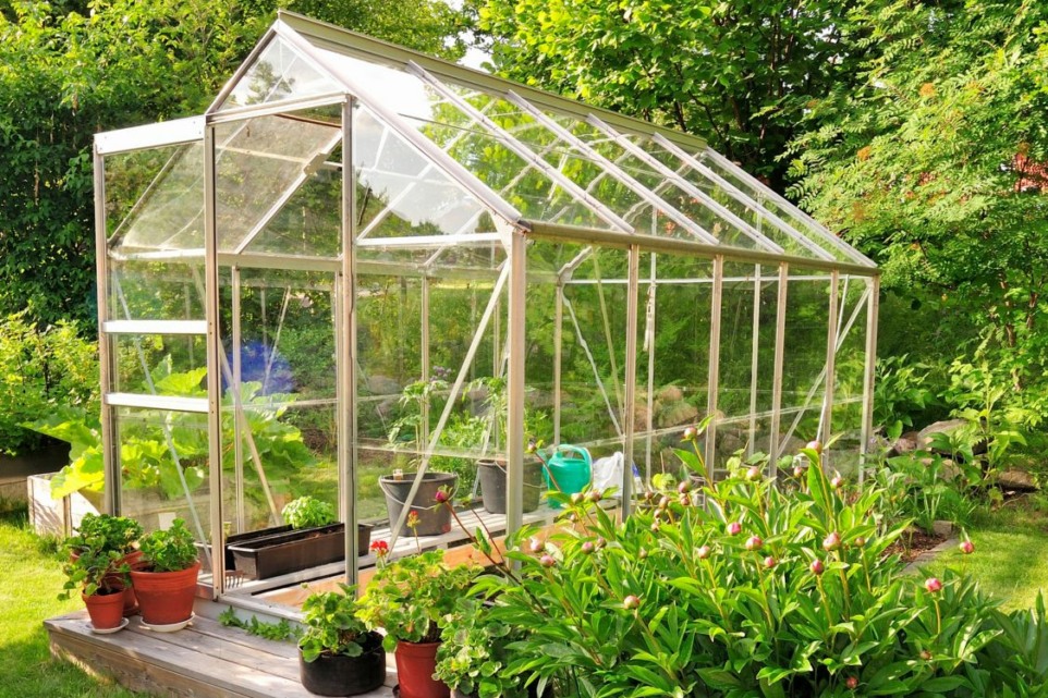 How to Heat a Greenhouse in Winter for Free